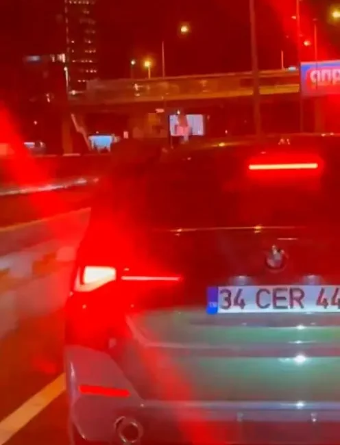 İstanbul Bakırköy’de trafikte yol verme nedeniyle kadın sürücüyle tartışan trafik