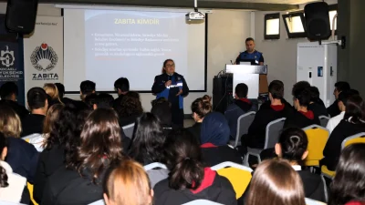 Kocaeli'de zabıta ekipleri tarafından lise öğrencilerine "bilinçli tüketici" eğitimi verildi.