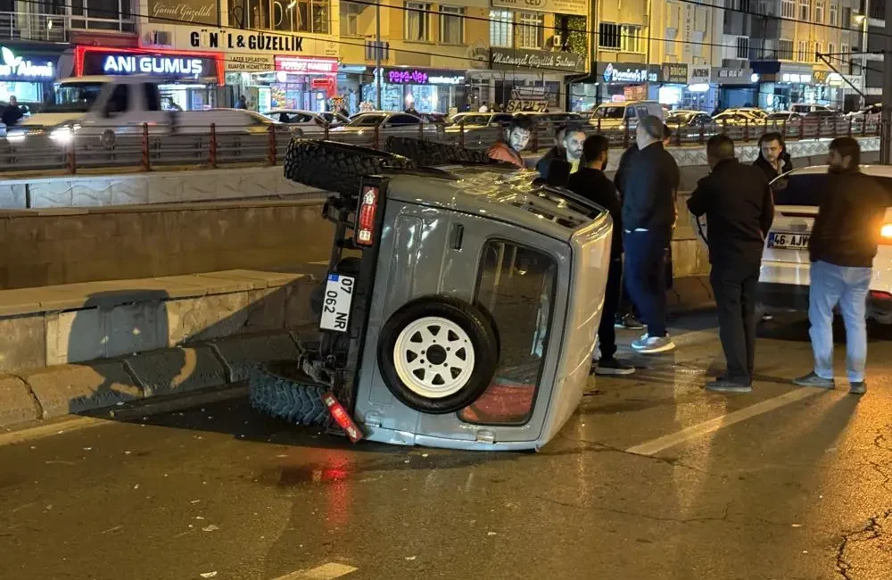 Kayseri’nin Kocasinan ilçesinde otomobilin arkadan çarptığı cip yan yatarken, yol