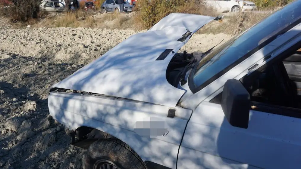 Burdur’un Gölhisar ilçesinde plakasız motosiklet ile otomobilin kafa kafaya çarpıştığı