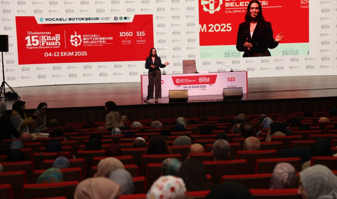 Uluslararası 15. Kocaeli Kitap Fuarı’nda gerçekleşen söyleşide yazar Ayşe Tolga,