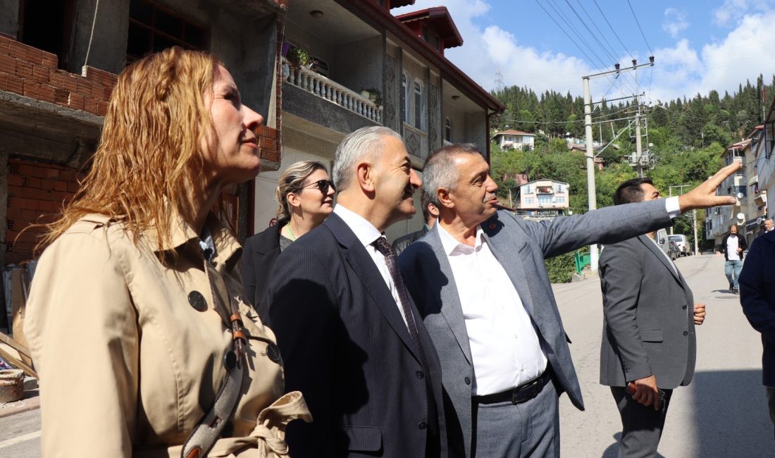 İzmit Belediyesi, Hacıhızır Mahallesi’nde vatandaşların talep ve ihtiyaçlarını yerinde dinledi.