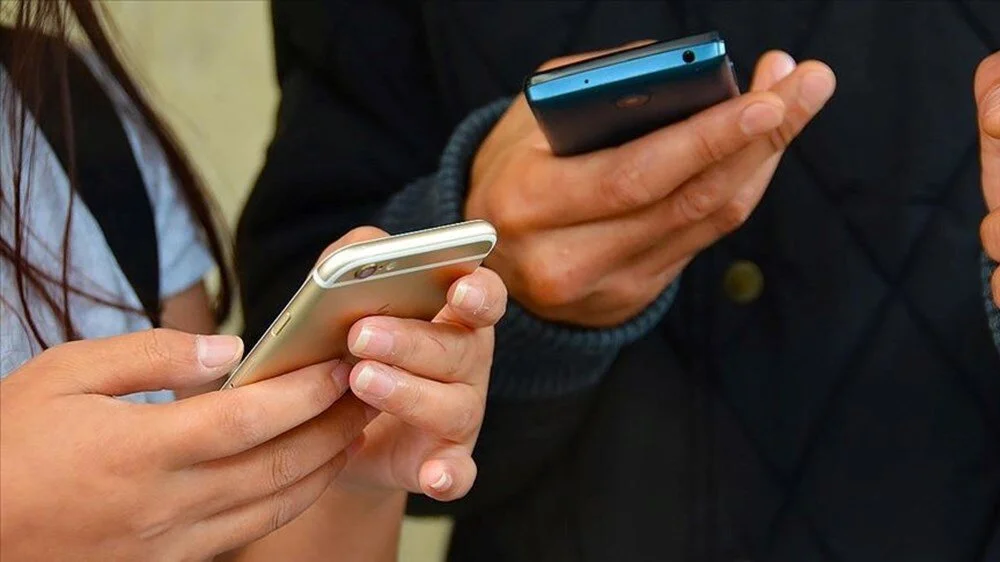 Gençlere yönelik vergisiz telefon düzenlemesi Resmî Gazete’de yayımlandı. Destek için