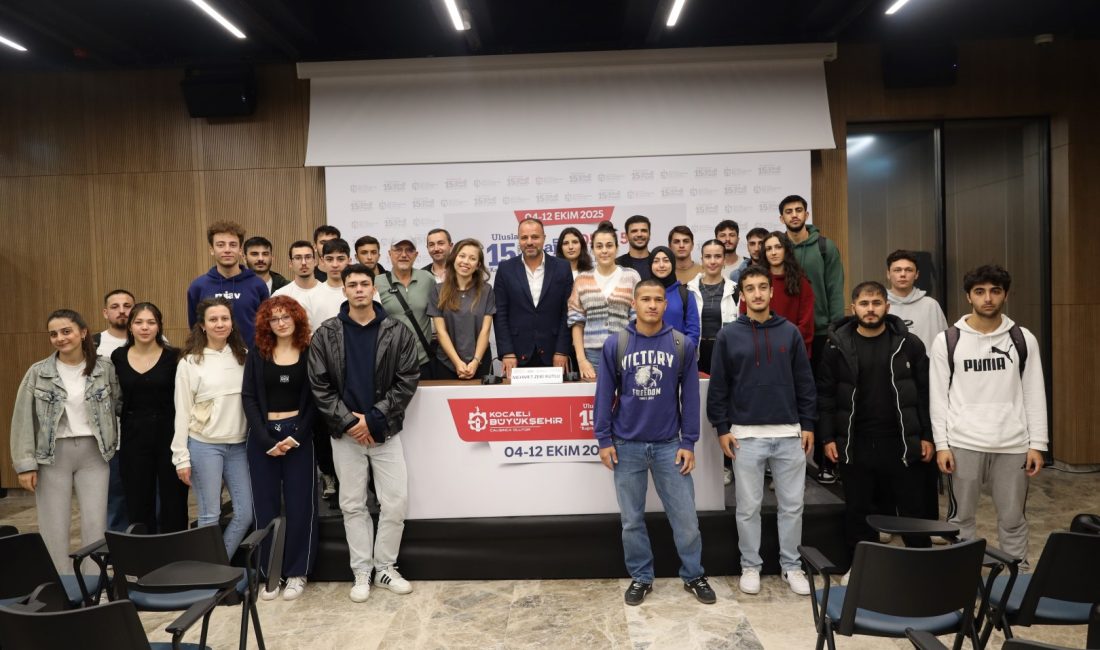 Uluslararası 15. Kocaeli Kitap Fuarı, Kongre Merkezi’nde misafirlerini ağırlamayı sürdürüyor.