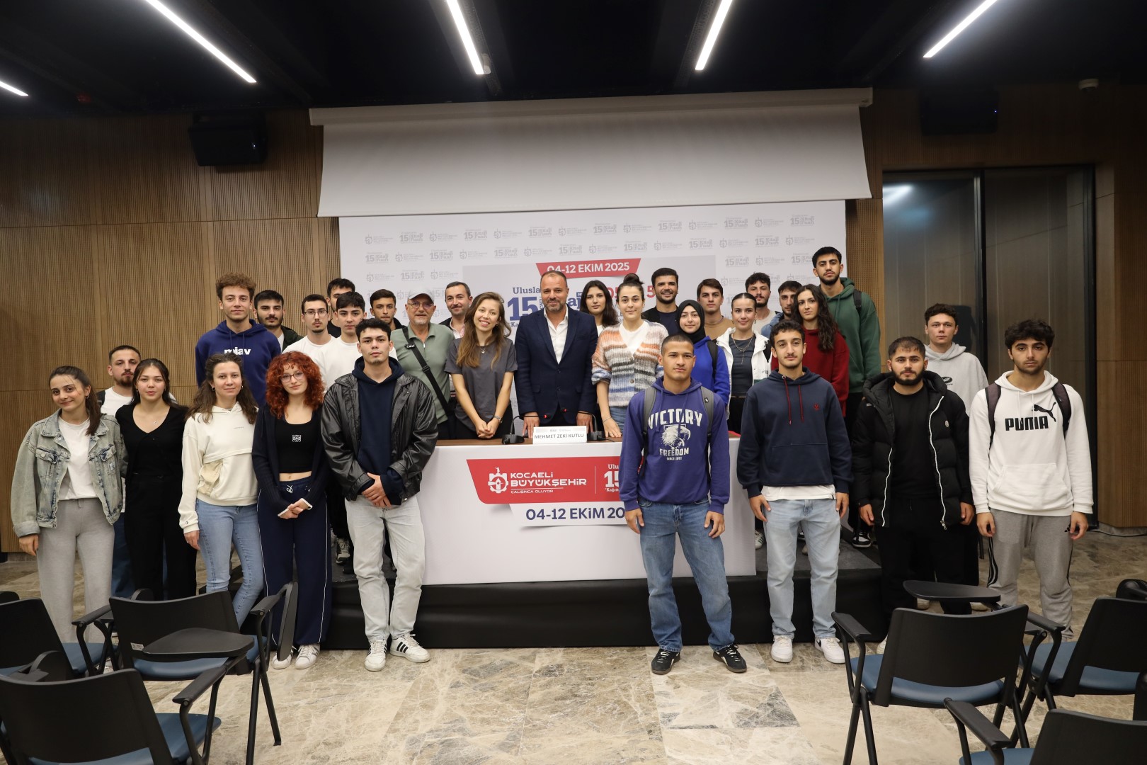 Uluslararası 15. Kocaeli Kitap Fuarı, Kongre Merkezi’nde misafirlerini ağırlamayı sürdürüyor.