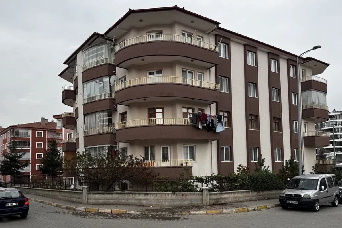 Çankırı'da bir şahıs kavga ettiği eski eşini bıçaklayarak öldürdü. Bıçakla