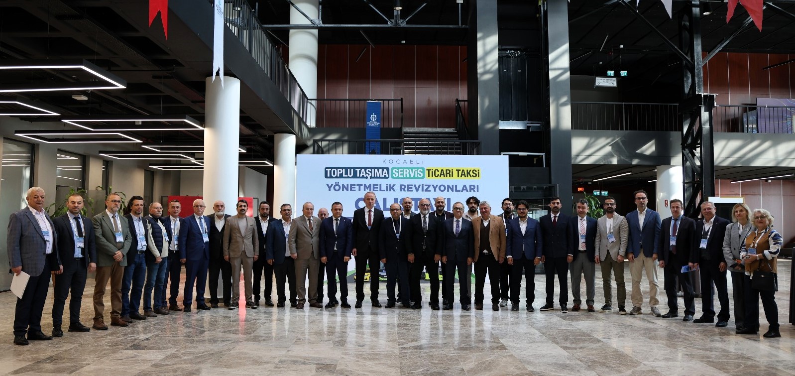 Kocaeli Büyükşehir Belediyesi, kentteki toplu taşıma, servis ve ticari taksi