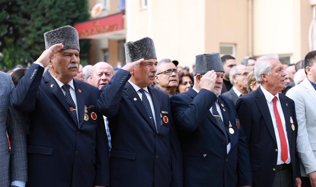 Cumhuriyet Bayramı’nın 102. yıl dönümü kapsamında Derince’de düzenlenen programlar Atatürk