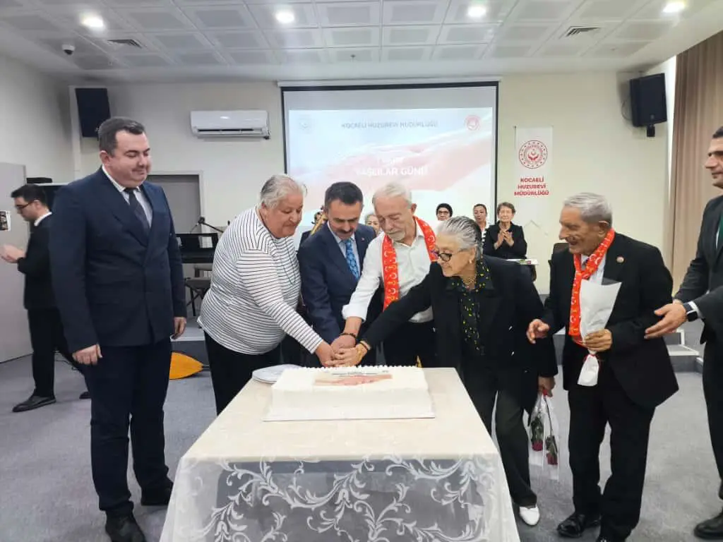 Vali İlhami Aktaş, 1 Ekim Dünya Yaşlılar Günü sebebiyle Kocaeli