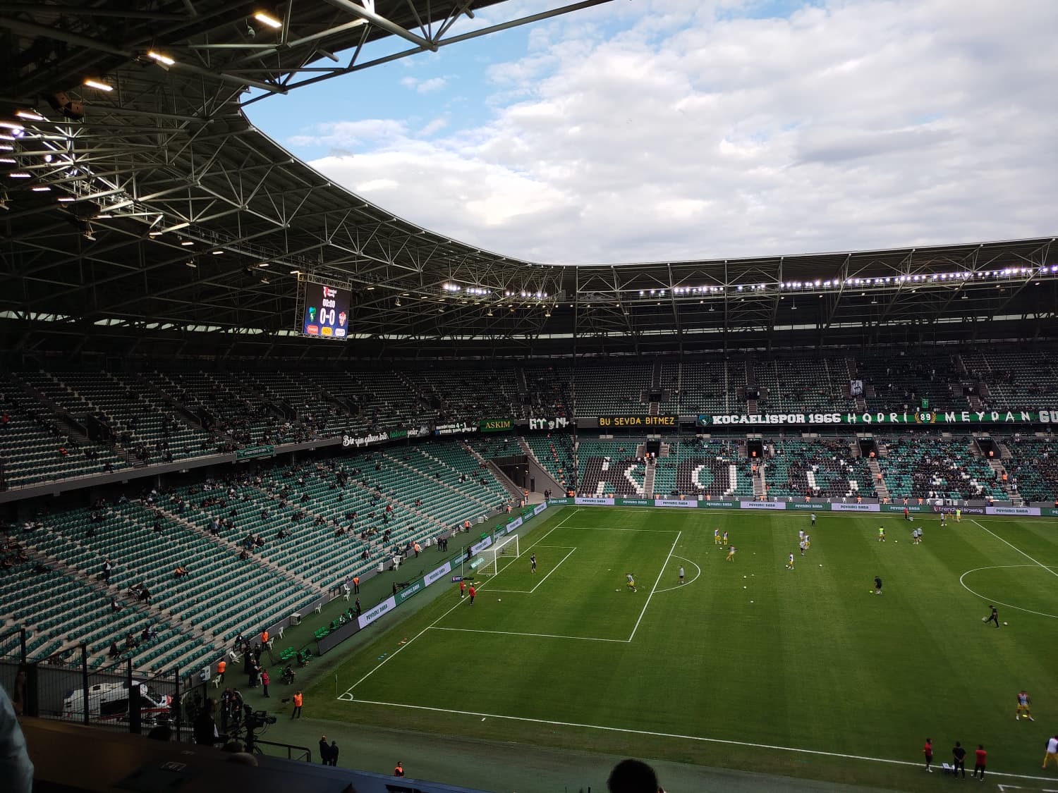 Kocaelispor’un Eyüpspor’u konuk ettiği karşılaşmada tribünler beklenen ilgiyi görmedi. Resmî
