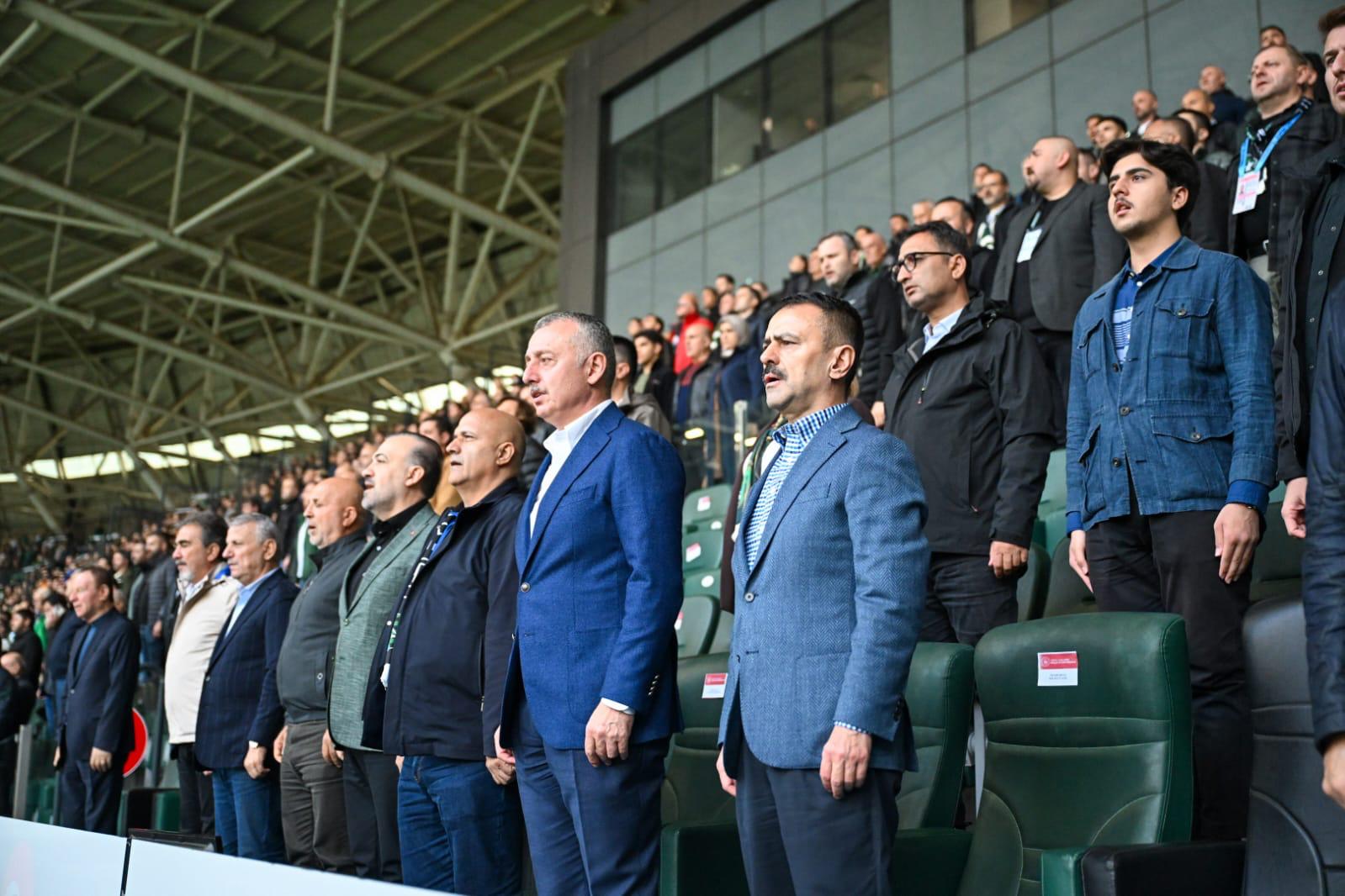 Vali İlhami Aktaş, Trendyol Süper Lig’in 10’uncu haftasında gerçekleşen Kocaelispor