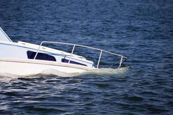 Çanakkale'nin Gelibolu ilçesi açıklarında meydana gelen tekne kazasında 3 kişi