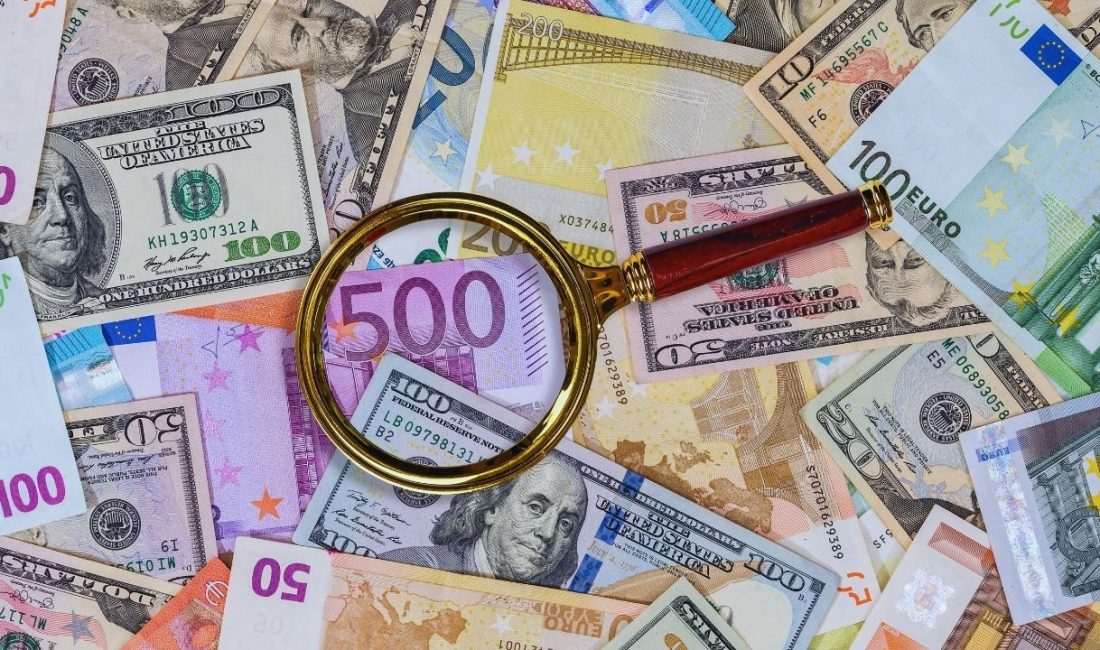 Türk Lirası, döviz karşısında değer kaybetmeye devam ediyor.