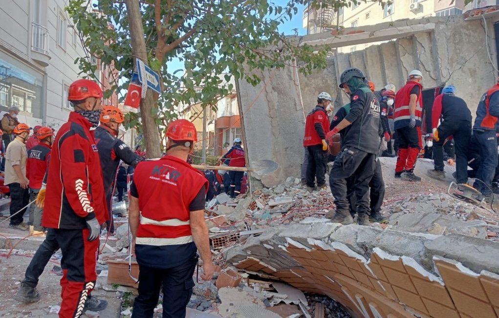 Gebze’nin Mevlana Mahallesi’nde meydana gelen 7 katlı bina çökmesi sonrası