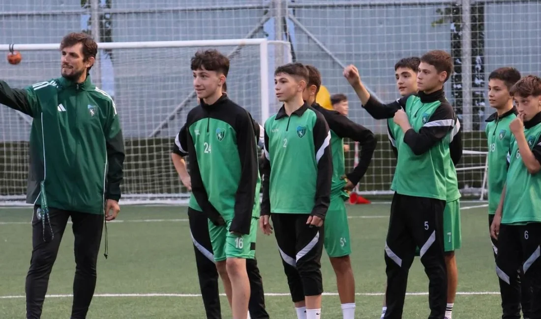 Kocaelispor’un U14 ve U15 takımları Pazar günü konuk ettiği Sakaryaspor’u