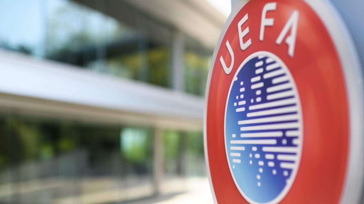  UEFA’dan Oğuzhan Çakır’a görev. FIFA kokartlı hakem Oğuzhan Çakır,