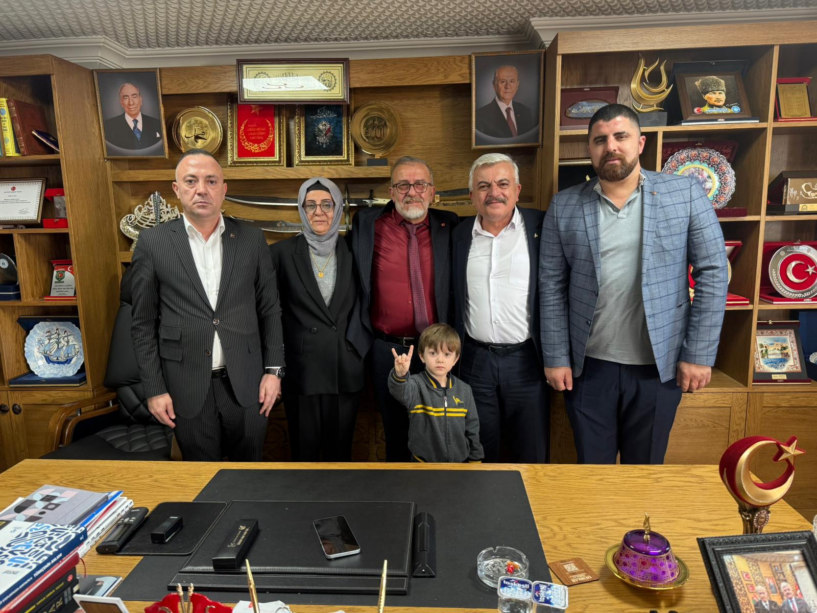 Milliyetçi Hareket Partisi’ne yıllar sonra yeniden katılan Orhan Bulut’a, eşi