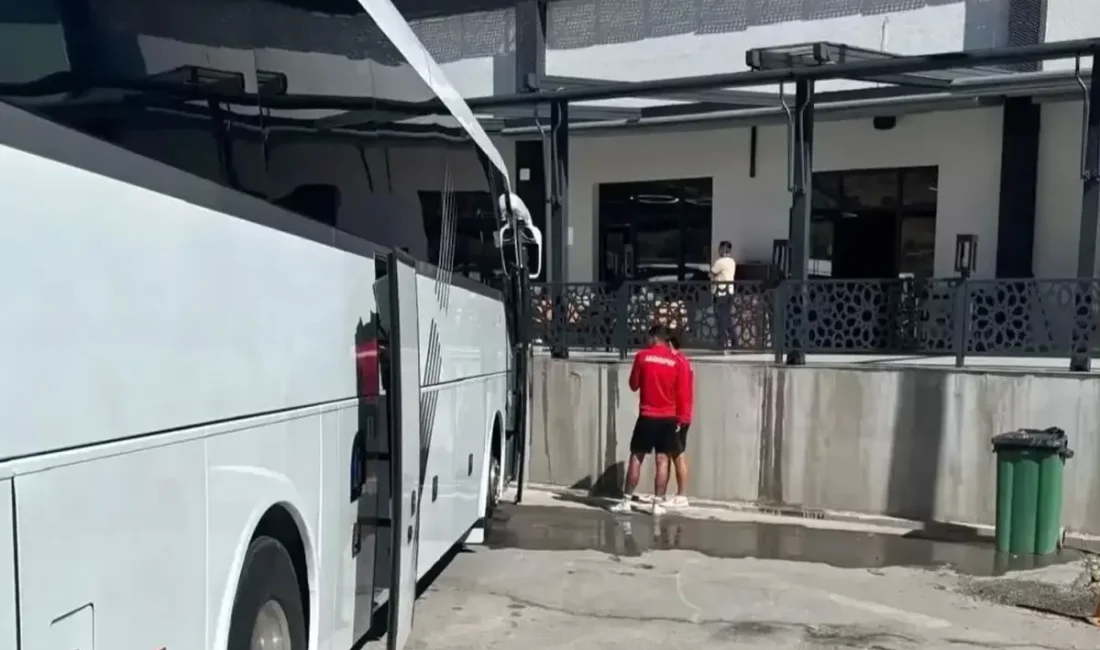 TFF 2. Lig ekiplerinden Adanaspor'un Fethiyespor deplasmanına giderken yaşadığı olay