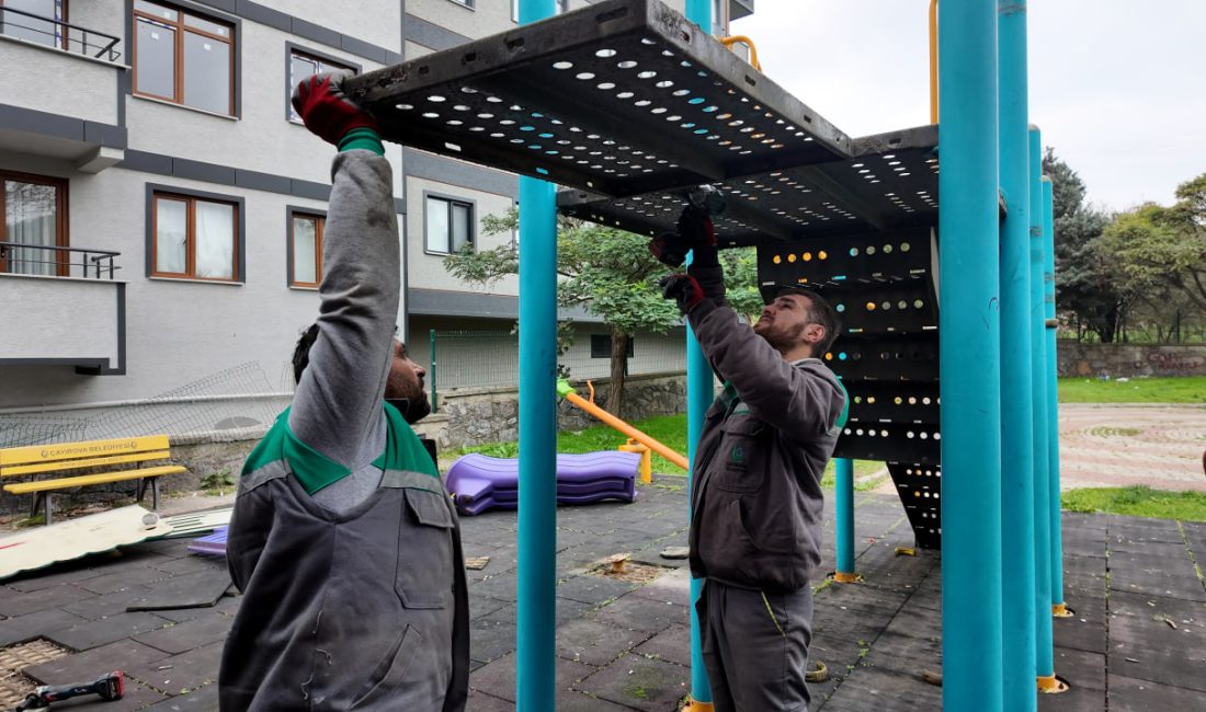 Çayırova Belediyesi Park ve Bahçeler Müdürlüğü ekipleri, ilçedeki iki parkı