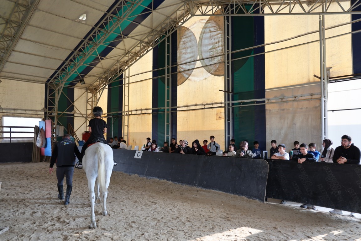 Kartepe Belediyesi Atlı Binicilik Kulübü, ara tatil boyunca yoğun ilgi