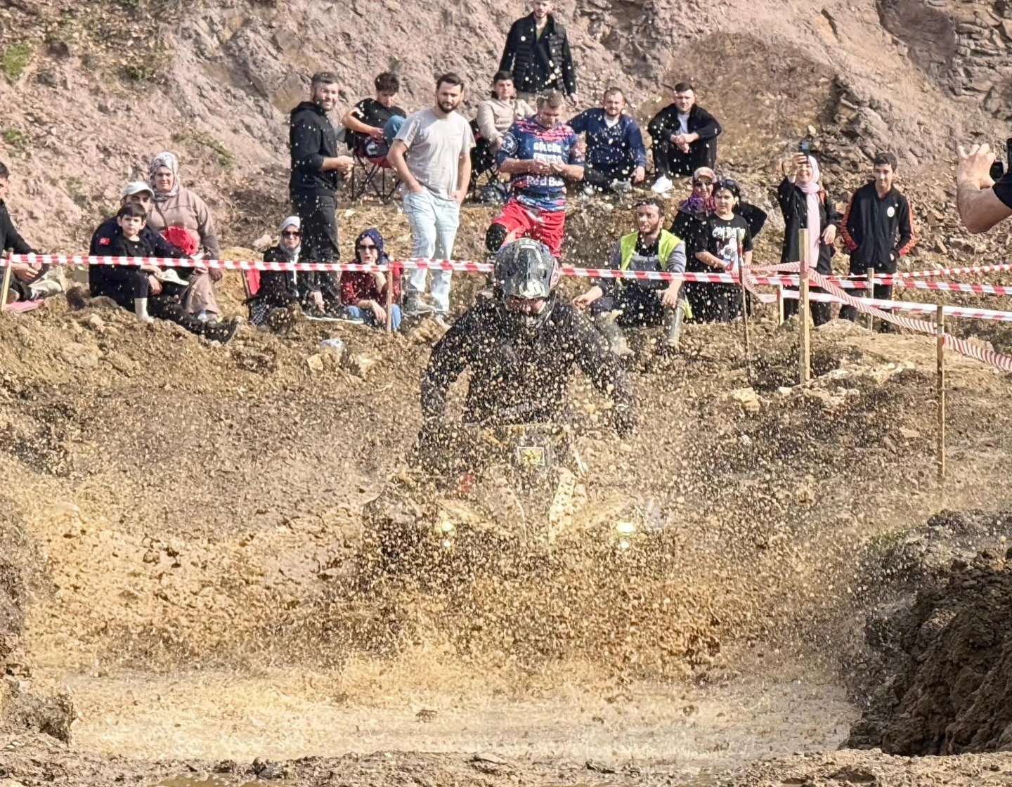 Gölcük Belediyesi’nin desteğiyle düzenlenen Türkiye 2. Geleneksel ATV Yarışları, zorlu