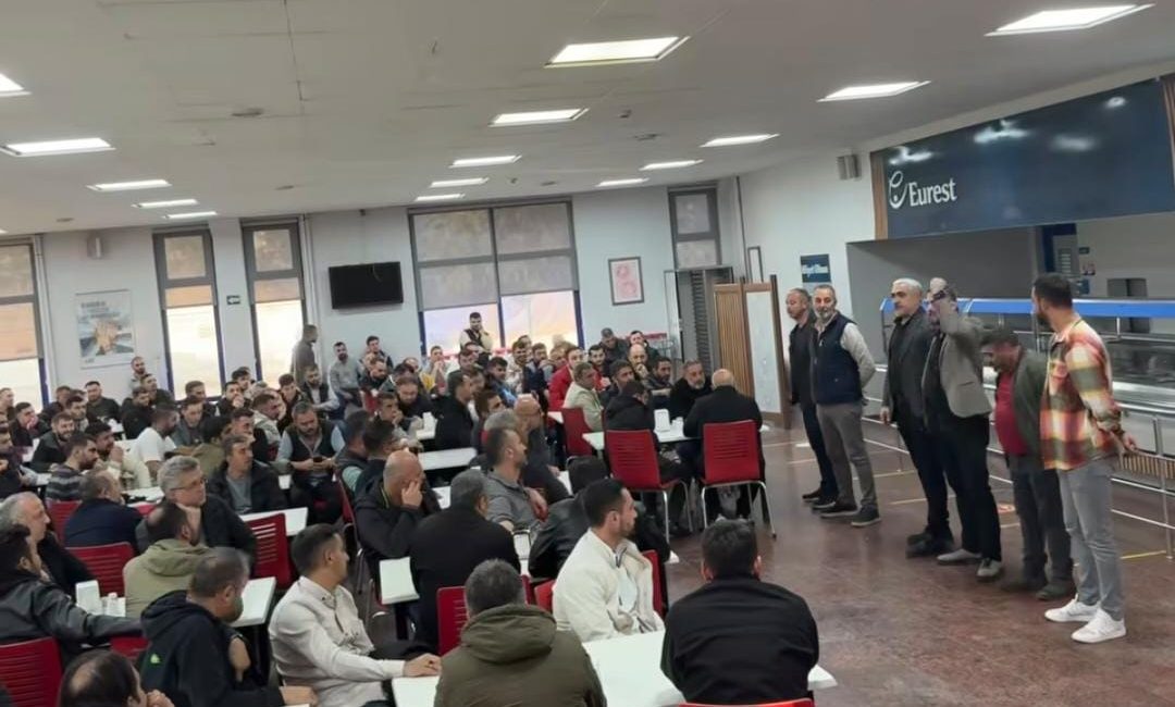 Kocaeli’nin Dilovası ilçesinde faaliyet gösteren DYO Boya fabrikasında işçiler, işverenin