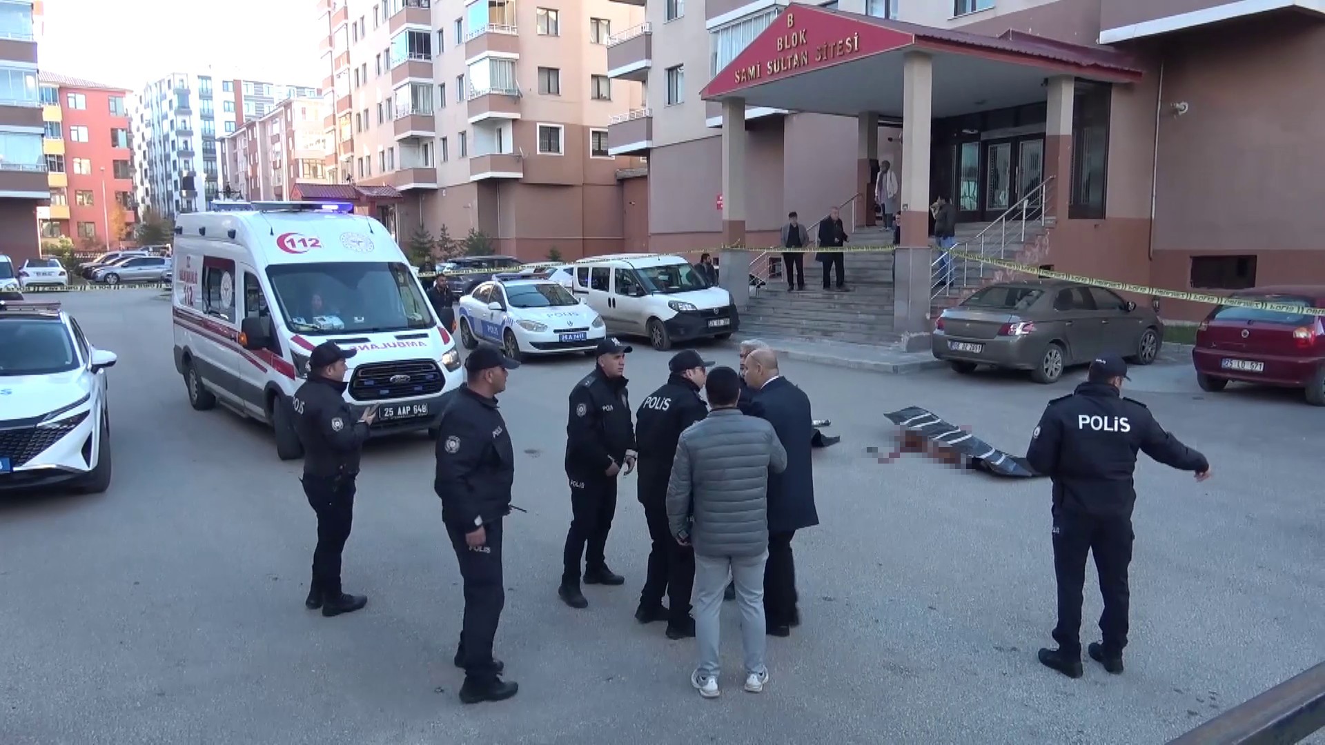 Erzurum, sabah saatlerinde güne vahşetle uyandı. Bir sitenin bahçesinde kanlar