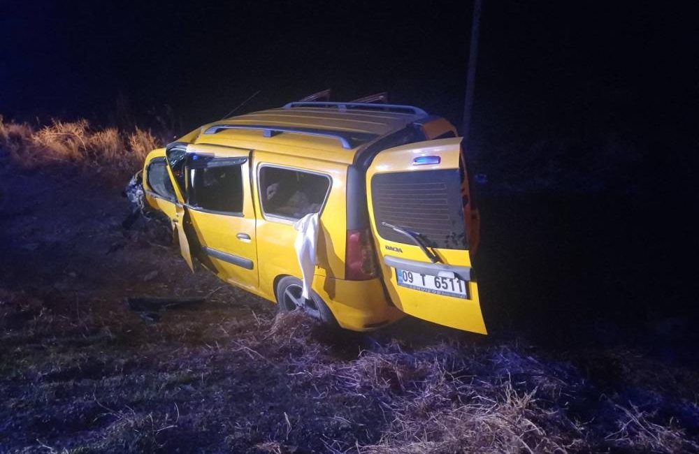 Afyonkarahisar'da ticari taksi ile otomobilin çarpıştığı trafik kazasında bir çocuk