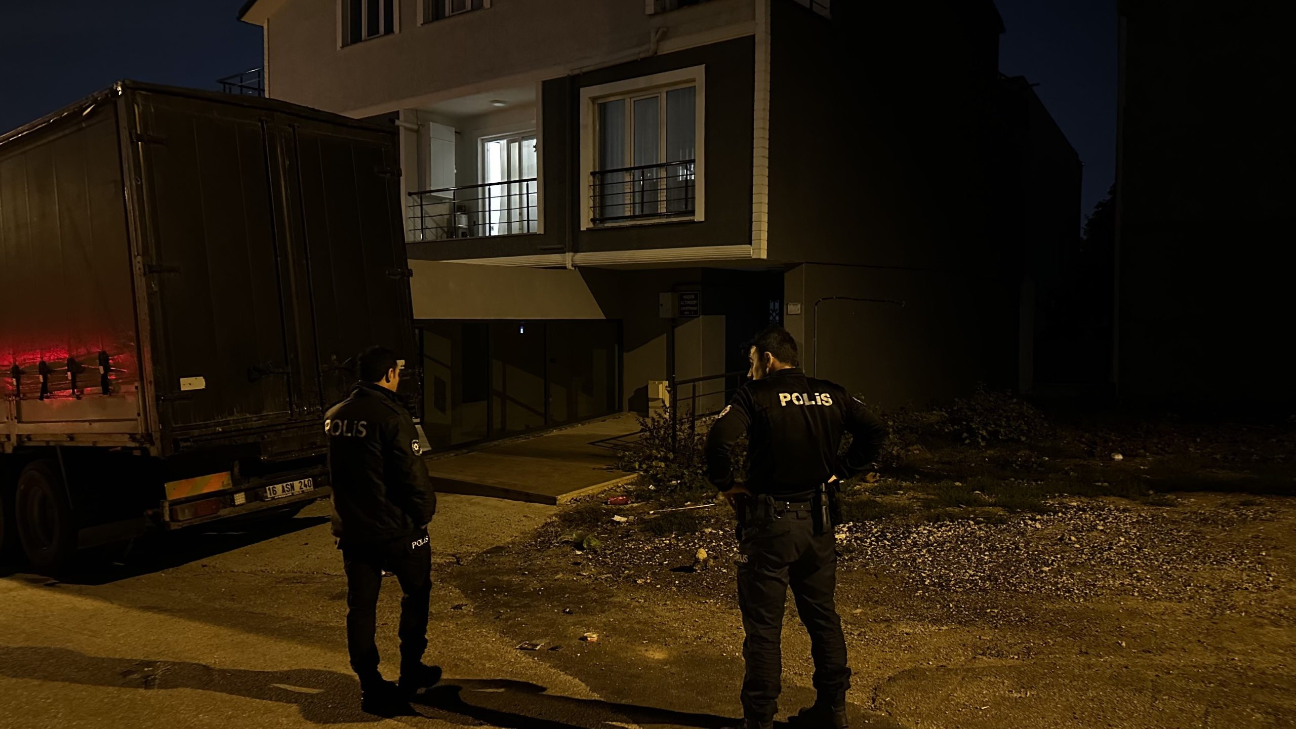 Bursa'da komşular arasında araç parkı meselesi yüzünden çıkan kavgada bir