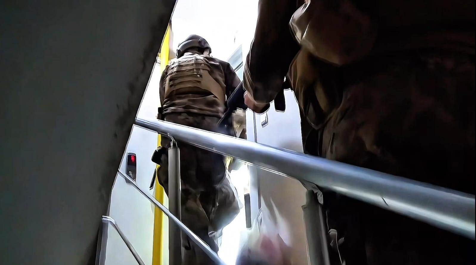 Şanlıurfa ve Gaziantep'te düzenlenen DEAŞ terör örgütü operasyonunda gözaltına alınan