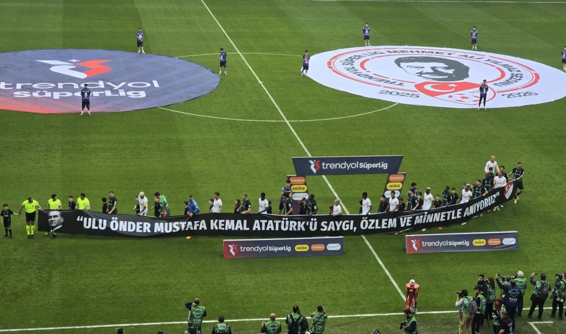 Kocaelispor ile Galatasaray arasında oynanan Süper Lig 12. hafta maçı