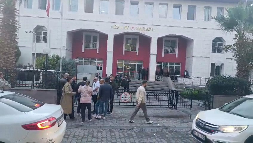 Manisa'nın Turgutlu ilçesinde bir okulda otizmli çocuğu merdivenden ittiği iddiasıyla