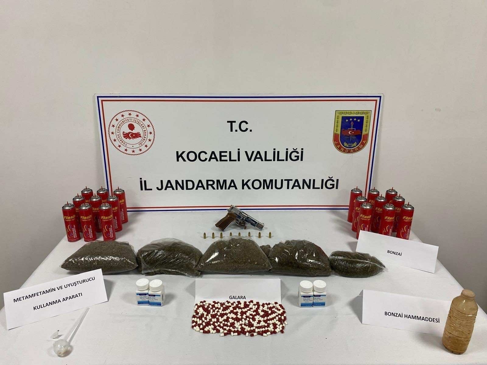Kocaeli'nin Gebze ilçesinde Jandarma ekipleri tarafından yapılan operasyonda bir miktar