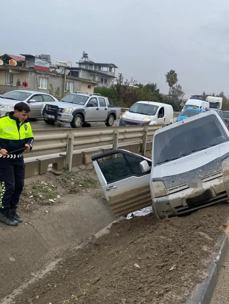 Hatay'ın Antakya ilçesinde hafif ticari aracın çarptığı 23 yaşındaki kadın,