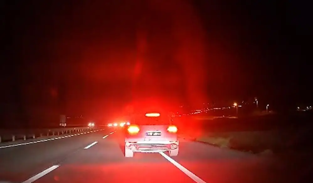 Kırıkkale'de trafikte tehlikeli manevralar yaparak başka bir araçtaki ailenin can