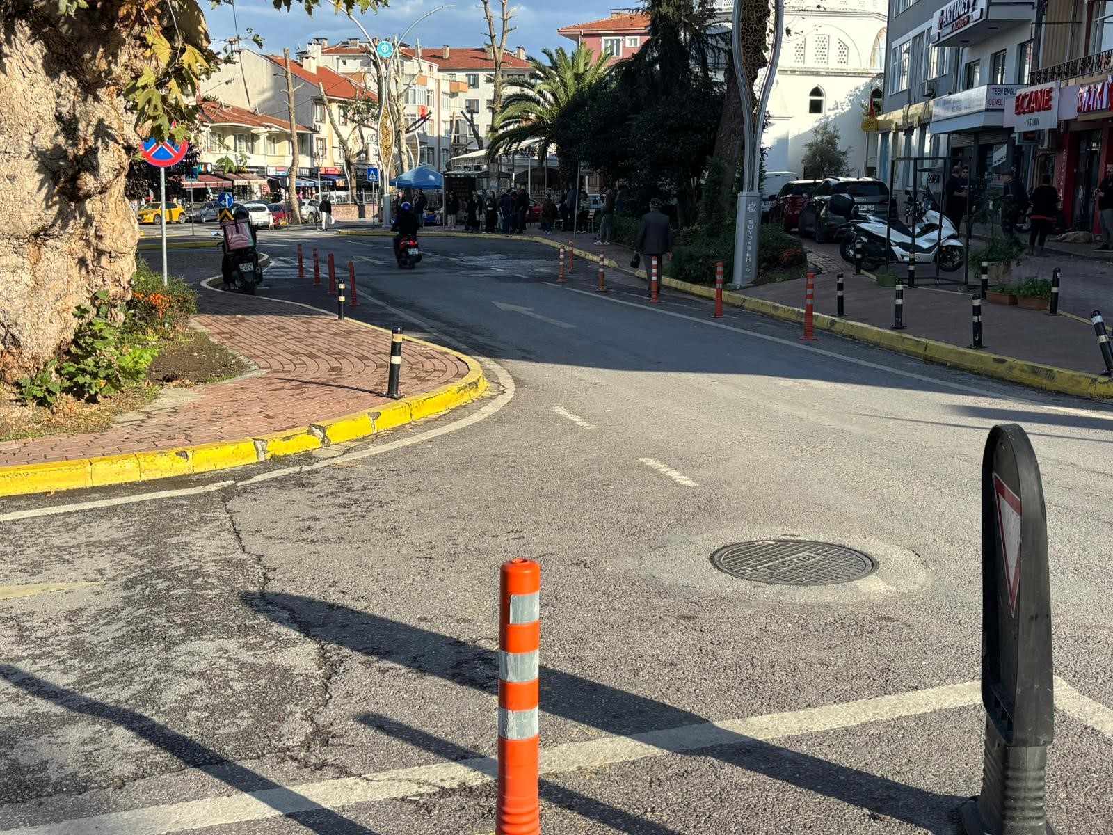 Gölcük’te devriye görevi yapan polis ekiplerine bıçakla saldıran aranan şahıs,