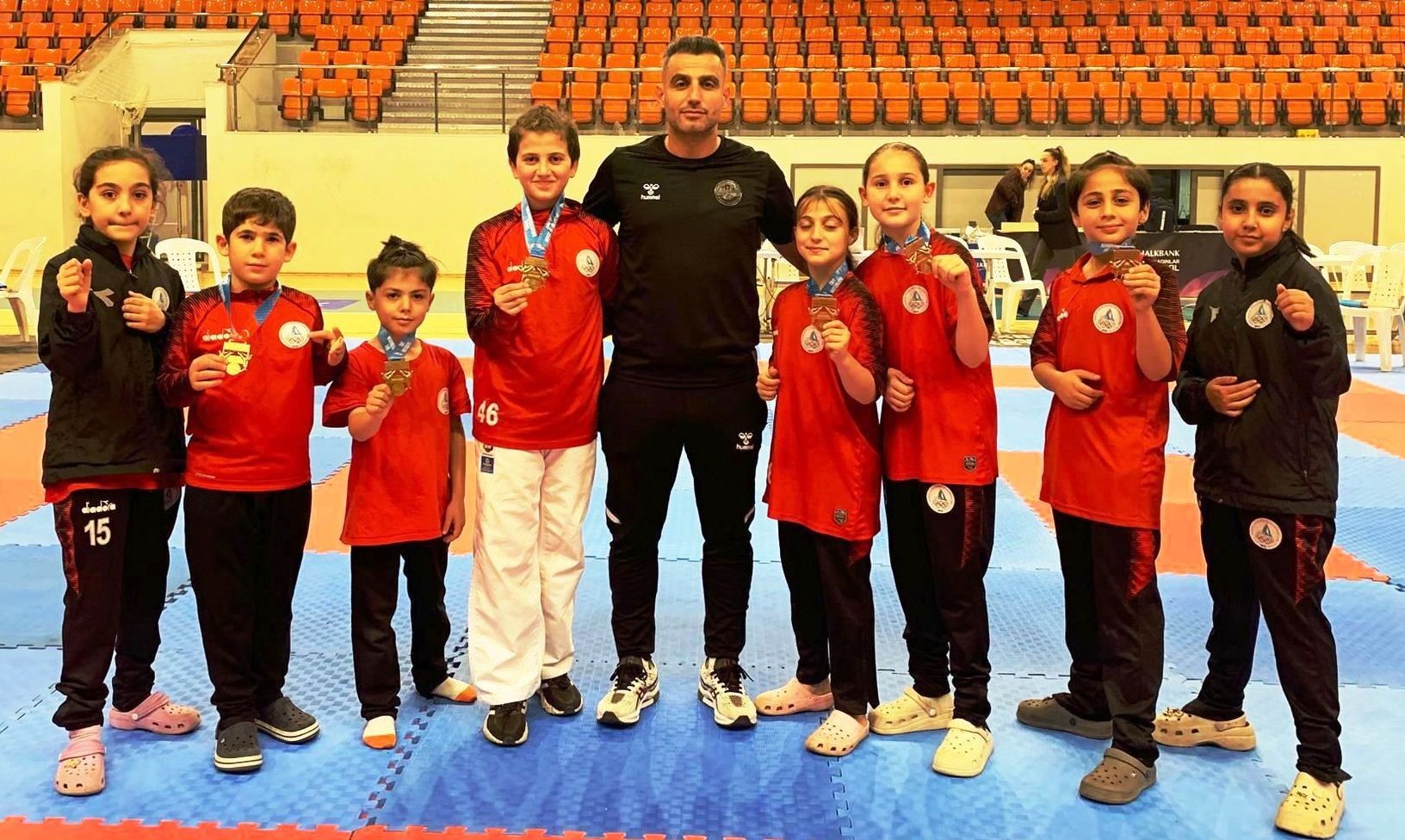 Körfez Gençlerbirliği Spor Kulübü, 16 sporcu ile katıldığı Yıldızlar Karate