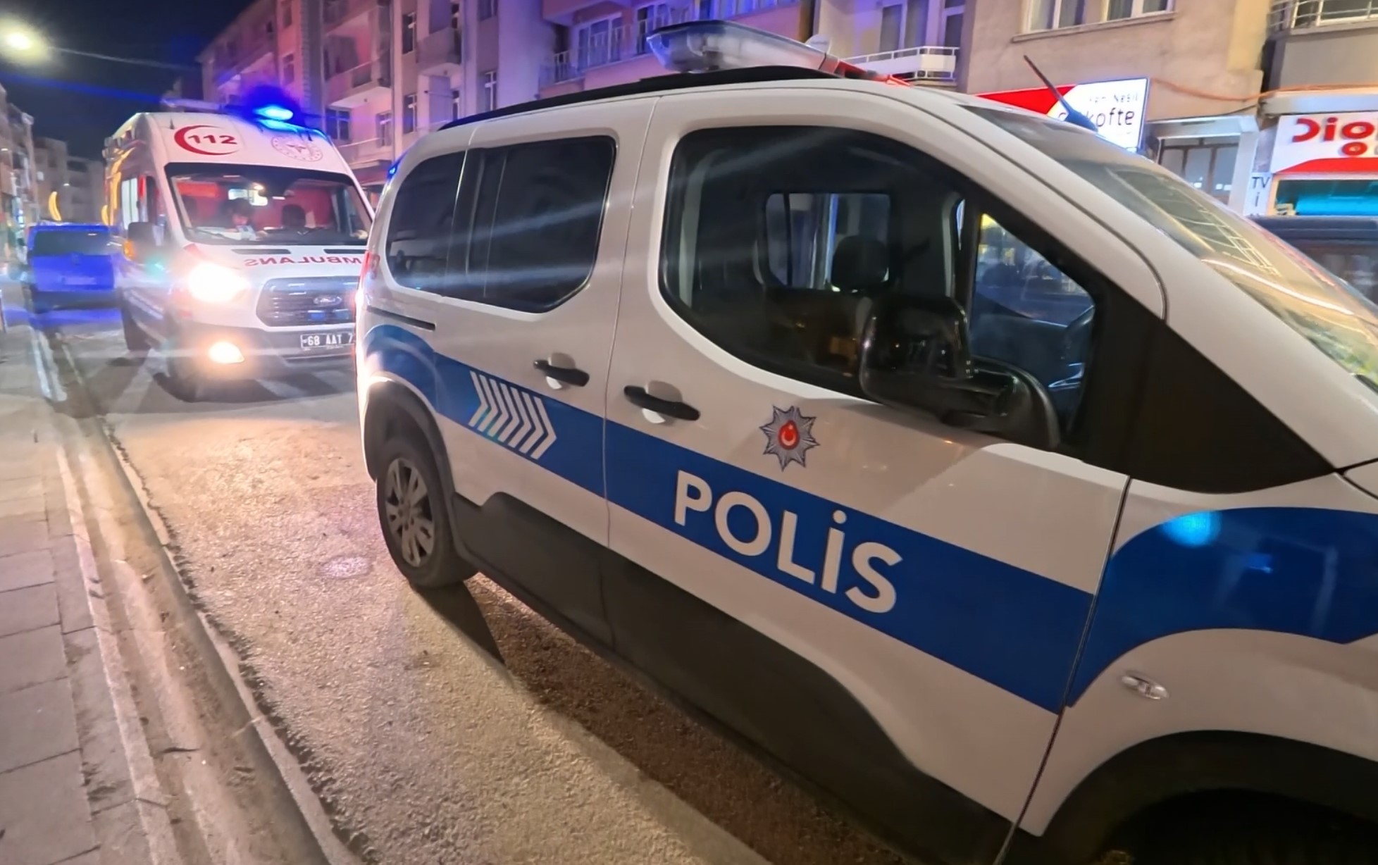 Aksaray’da bir kadın, erkek arkadaşının görüştüğü iddia edilen kadını bacağından