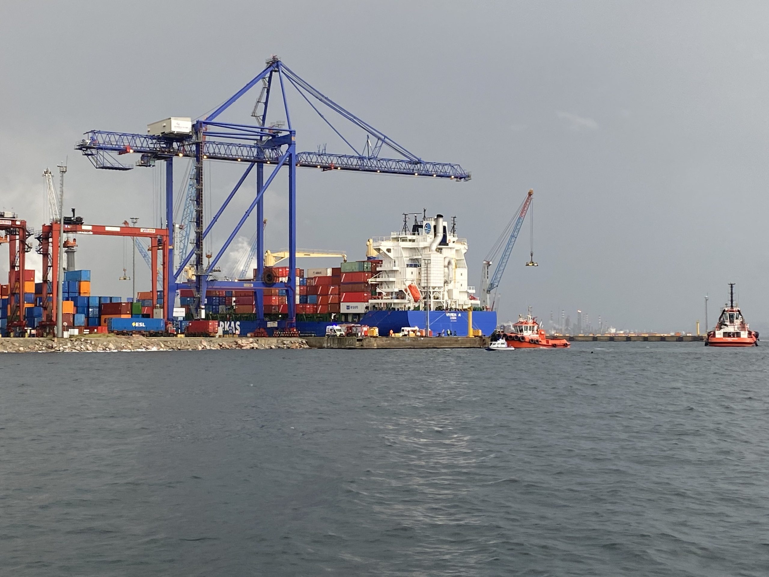 Körfez’de devrilen balıkçı teknesinden suya düşerek kaybolan bir kişinin cansız