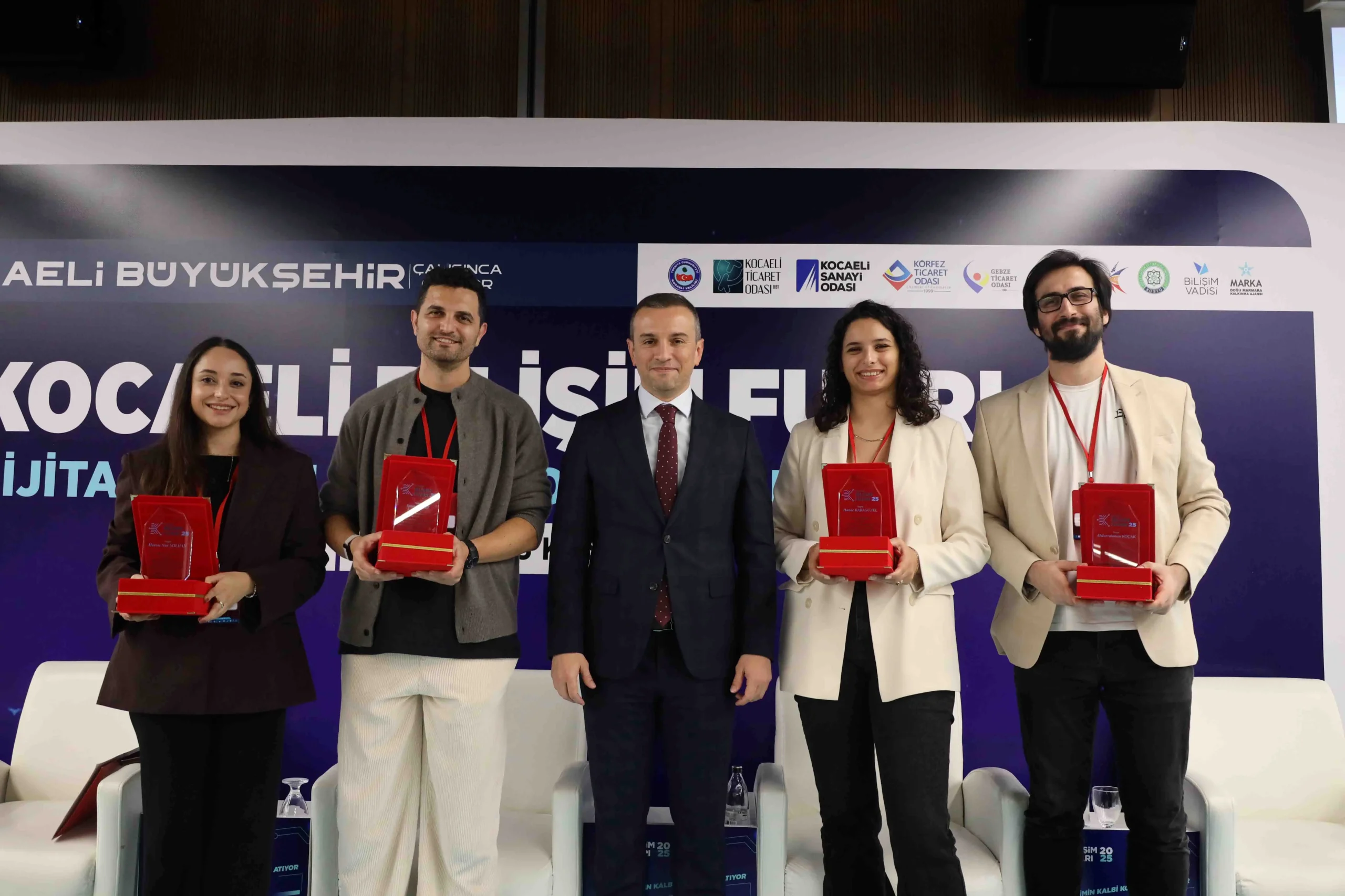 Kocaeli Büyükşehir Belediyesi tarafından düzenlenen Kocaeli Bilişim Fuarı, Karamürsel Alp