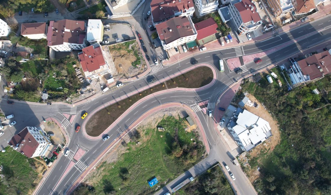 Kocaeli Büyükşehir Belediyesi, Dr. Zeki Acar Caddesi’nde inşa ettiği dönel