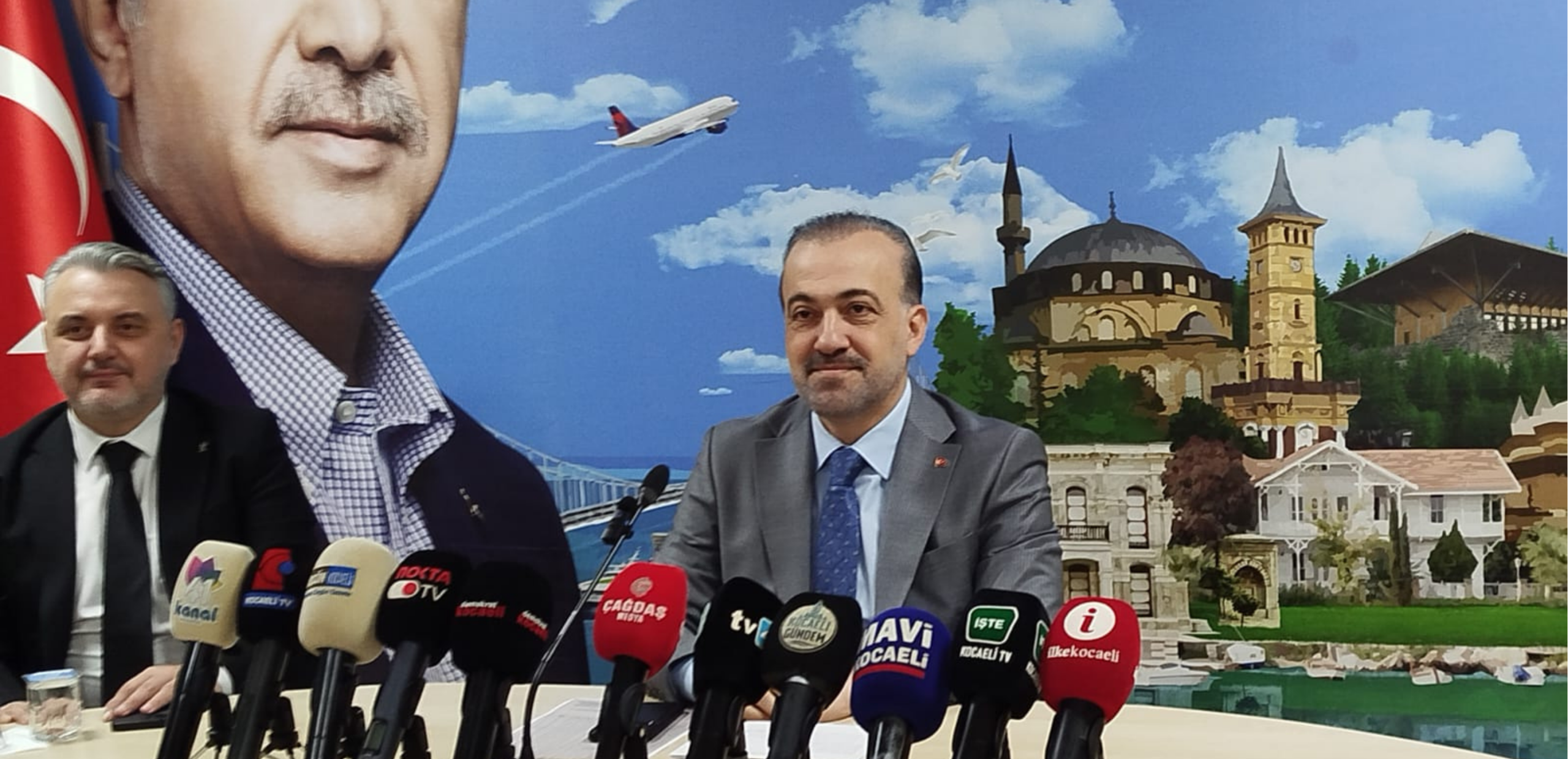 Kocaeli Ak Parti İl Başkanlığında basın açıklaması yapan Kocaeli Ak