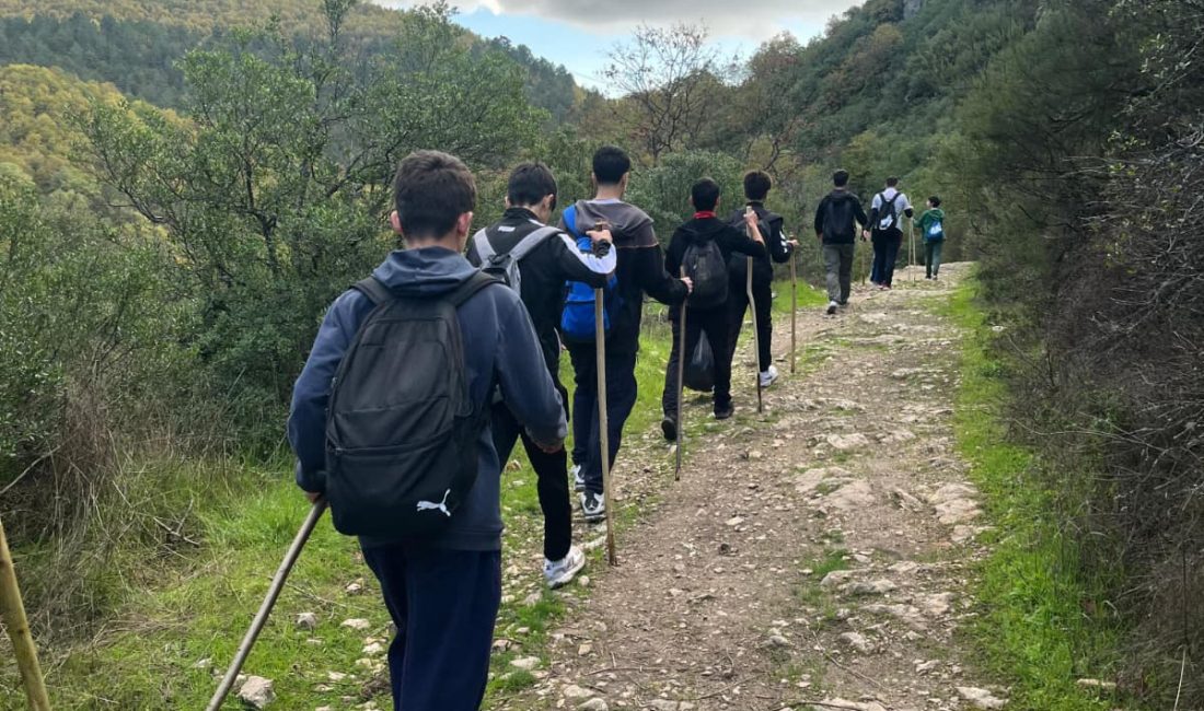 Körfez Gençlerbirliği futbol antrenörü ve aynı zamanda doğa sporları eğitmeni