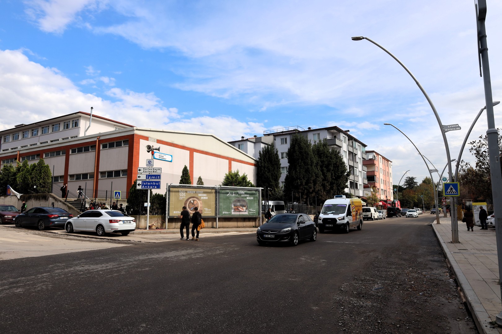 Kocaeli Büyükşehir Belediyesi, bir yandan altyapı çalışmalarına yoğun tempoda devam