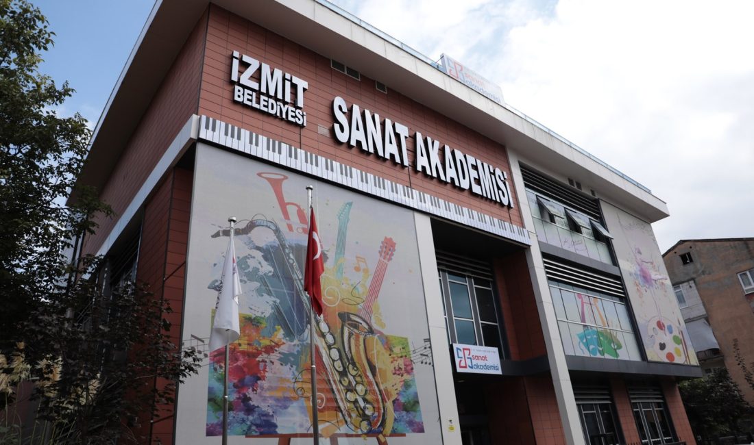 İzmit Belediyesi Sanat Akademisi Tiyatro Bölümü’nde yeni dönem heyecanı başladı.