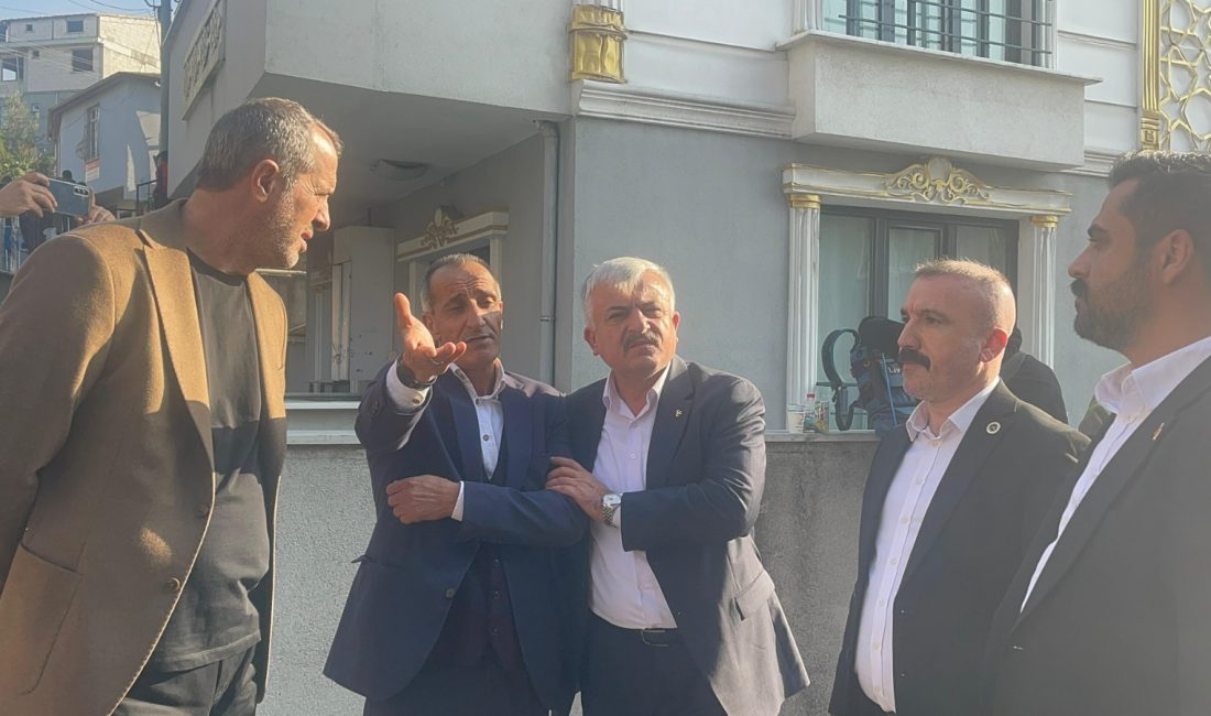 MHP Kocaeli Milletvekili Saffet Sancaklı ve İl Başkanı Tuncay Batı,