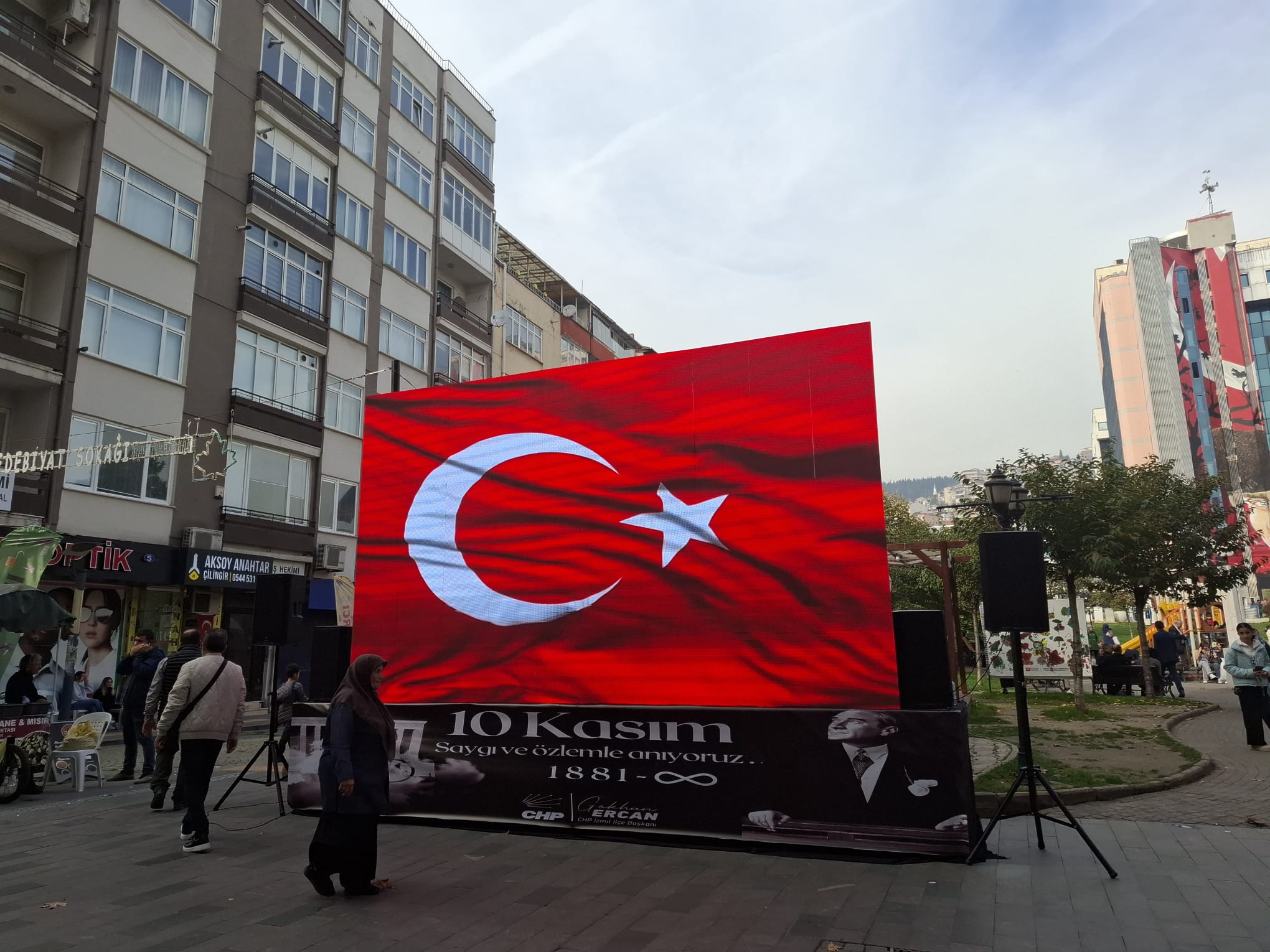 Atatürk’ün vefatının 87. yıl dönümünde İzmit’te duygusal anlar yaşandı. Vatandaşlar