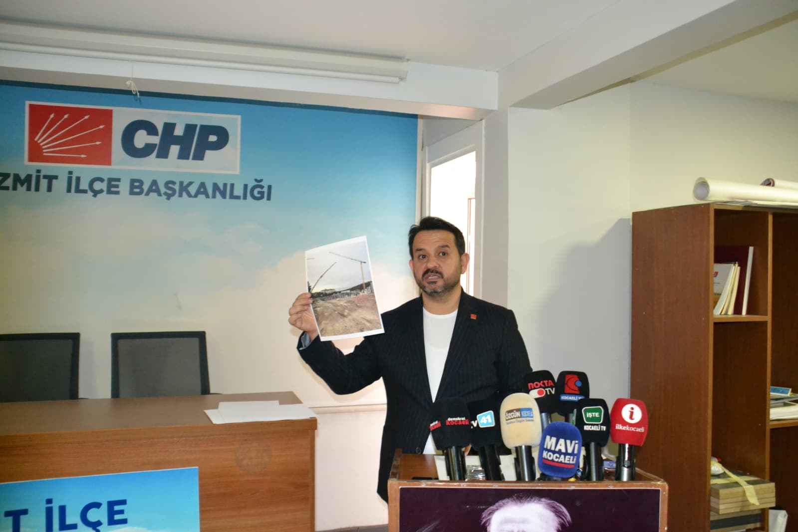 Cumhuriyet Halk Partisi İzmit İlçe Başkanı Gökhan Ercan yaptığı basın