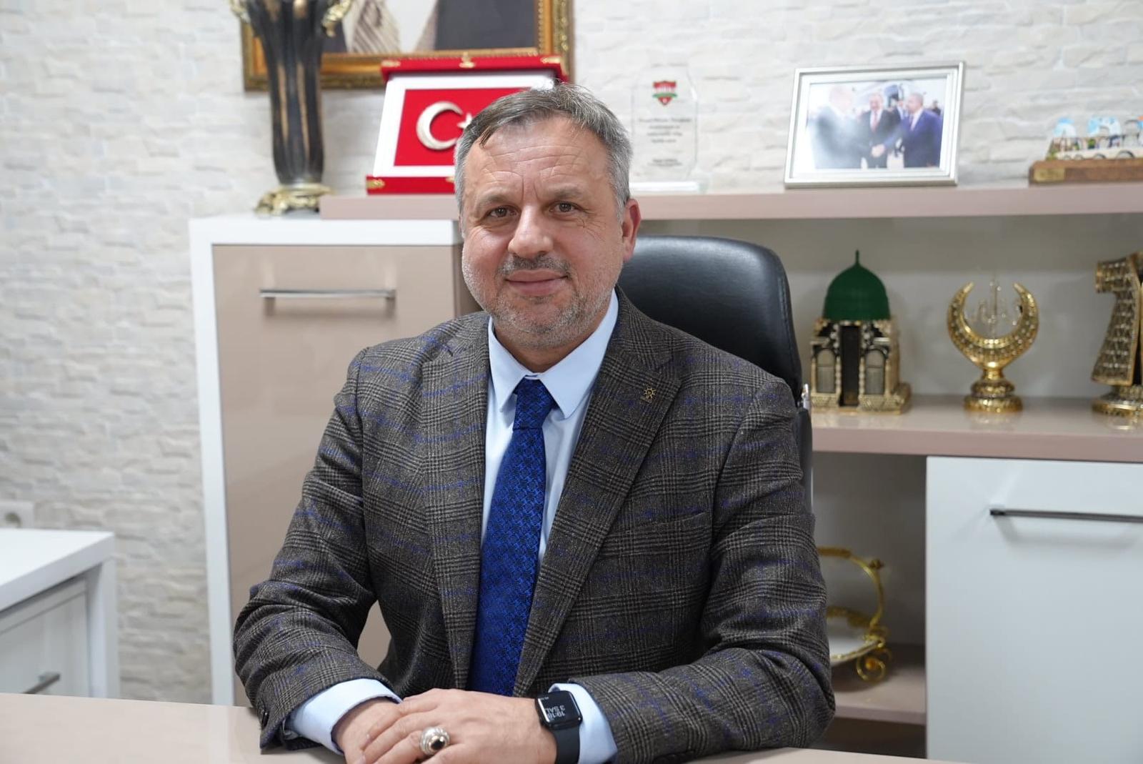 Ak Parti İzmit İlçe Başkanı Hali Güngör Dokuzlar, İzmit Belediye