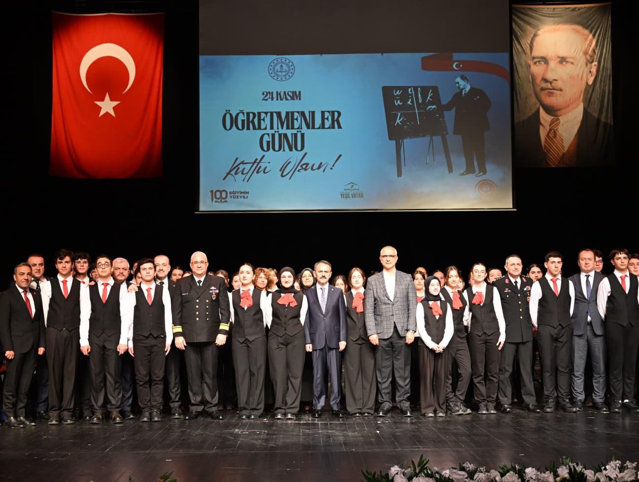 24 Kasım Öğretmenler Günü nedeniyle düzenlenen program Vali İlhami Aktaş’ın